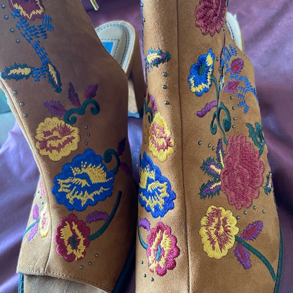 Tan Suede Booties Embroidered Florals Open Toe - Picture 11 of 16